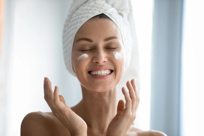 Денний і нічний крем: чому вони такі важливі для здорової шкіри